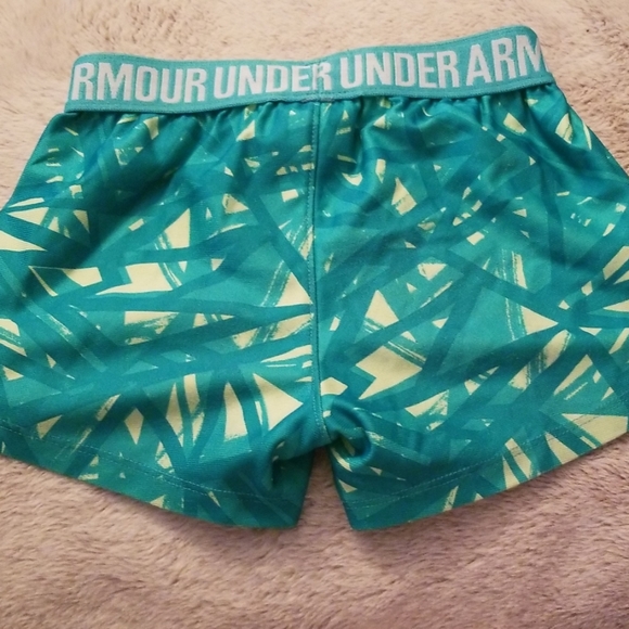 Girls UA Shorts - Picture 2 of 3